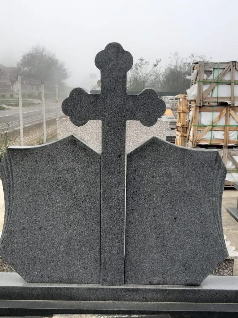 monument funerar granit